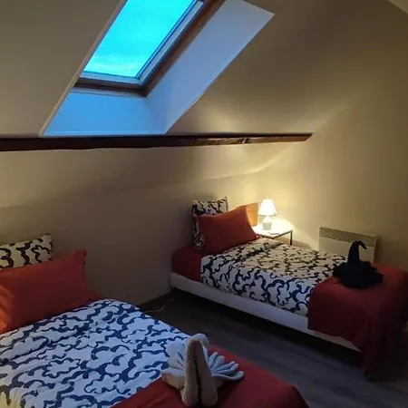 Au Pied Du Chateau 2 Bellegarde-du-Loiret Room photo