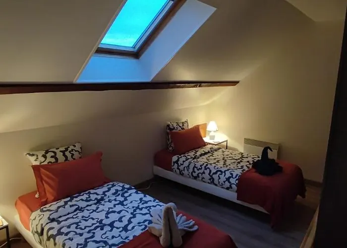 Au Pied Du Chateau 2
